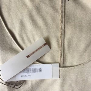 Rozae Nichols beije top